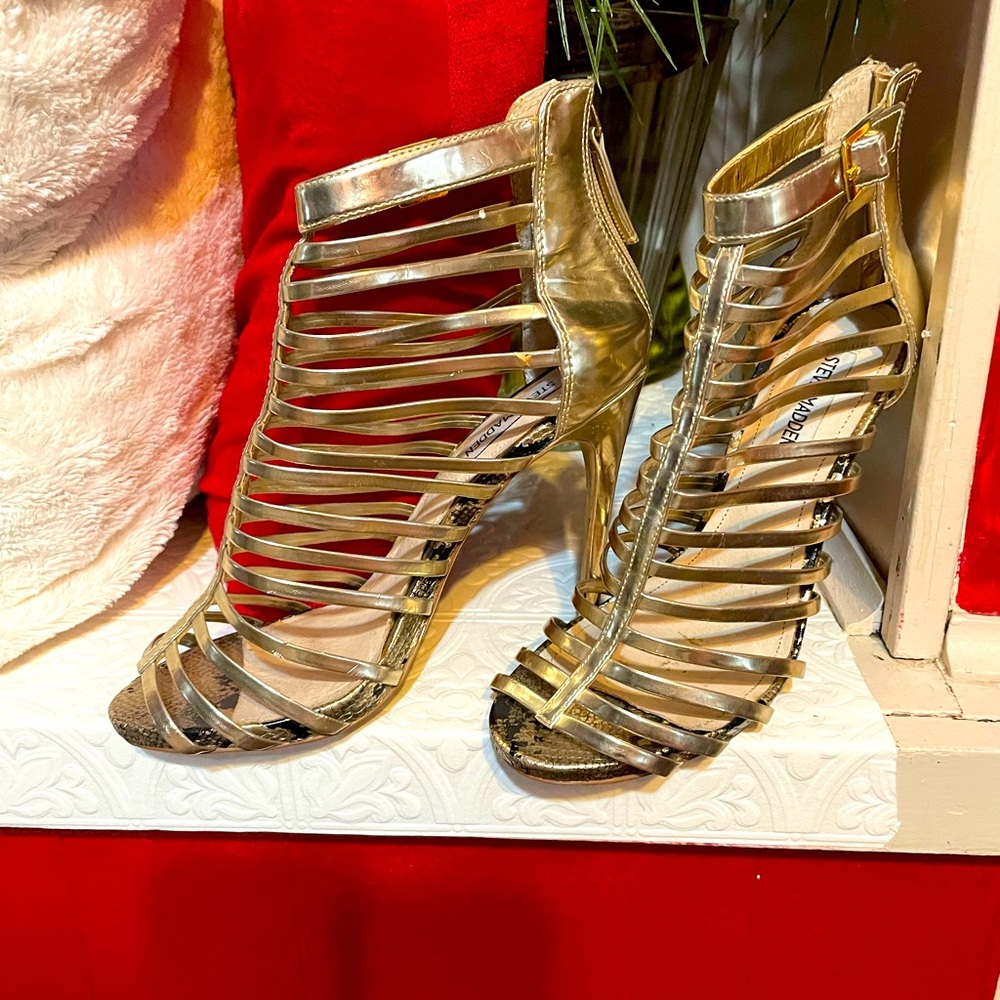 Steve Madden “Marnee” Mettalic Gold w/black Snakeskin Detail Strap Stiletto Heel